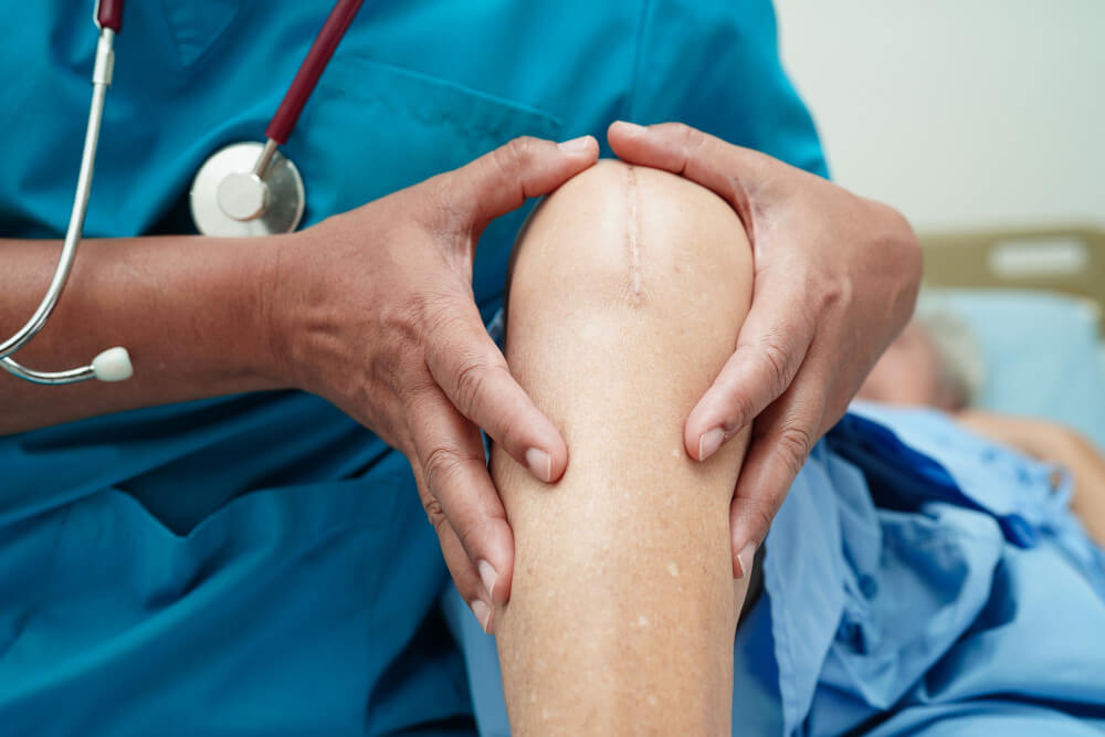 Advantages and Disadvantages of Robotic Knee Replacement